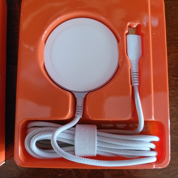 Onn MagSafe Universal Fast Charger⚡️ - Picture 2 of 3